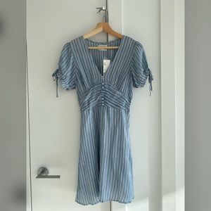 Urban Outfitter | V-neck mini dress